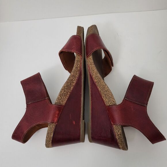 TAOS Carousel 2 Red Leather Wedge Sandals Shoes Womens EU 41 US 10 10.5 Comfort - Picture 6 of 9